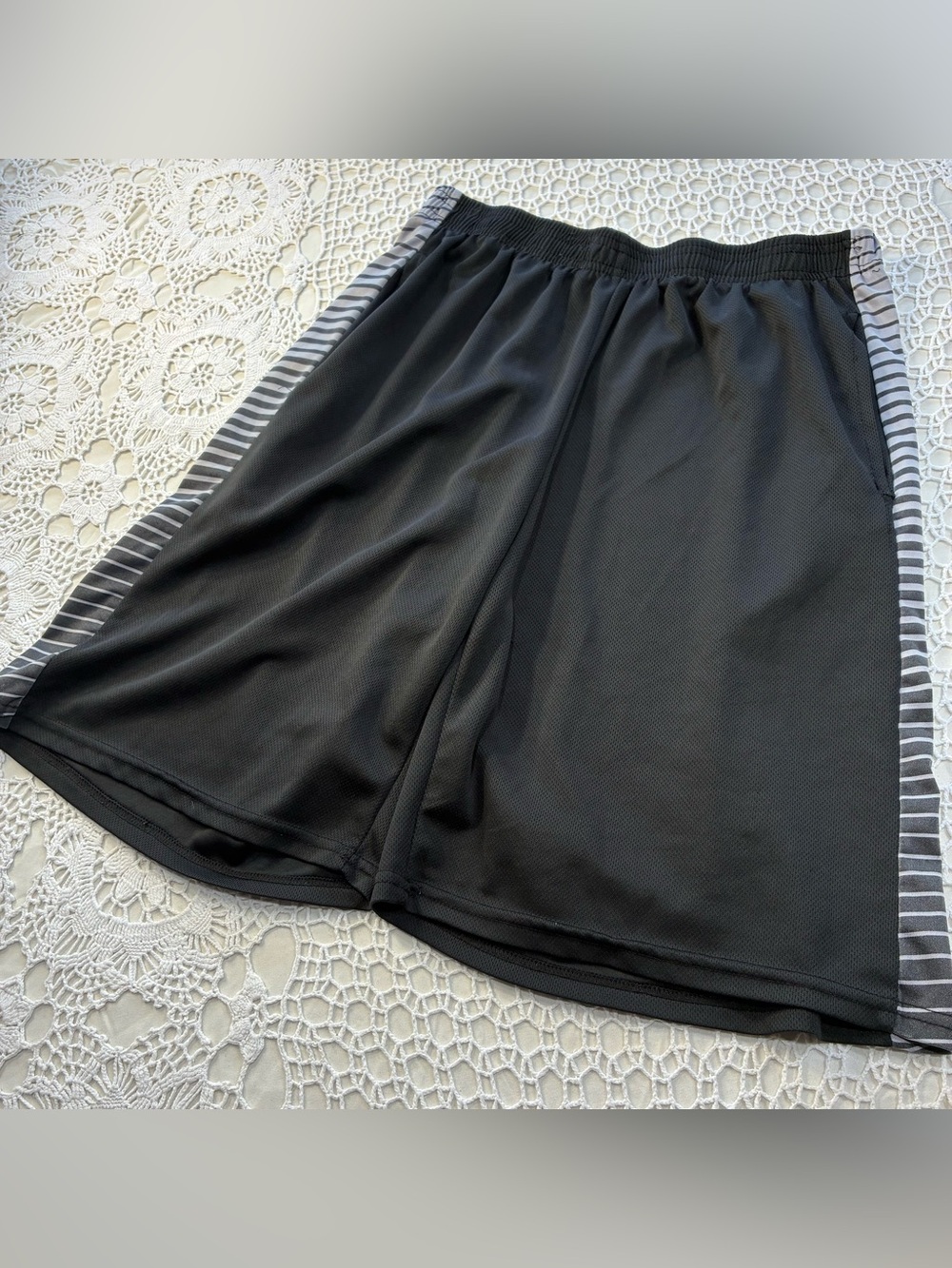 Men’s Large Black Mesh Athletic Shorts with Gray Stripe Panels & Pockets